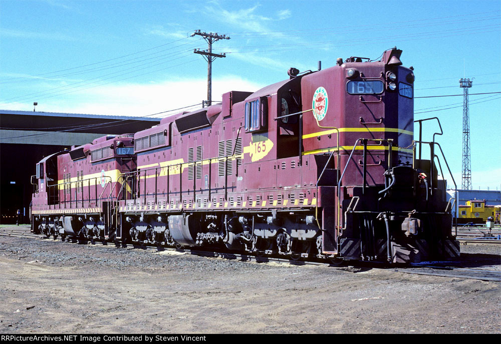 Duluth Mesabe & Iron Range SD9's DMIR #165 & #167